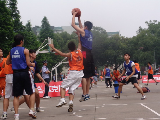 李华